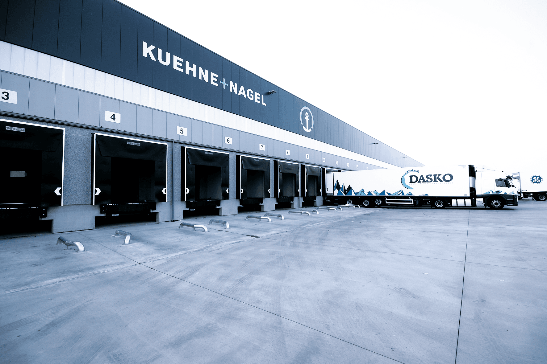 High-throughput distribution centres