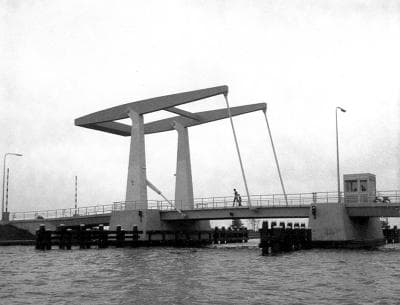 Stertil bridges the waterways