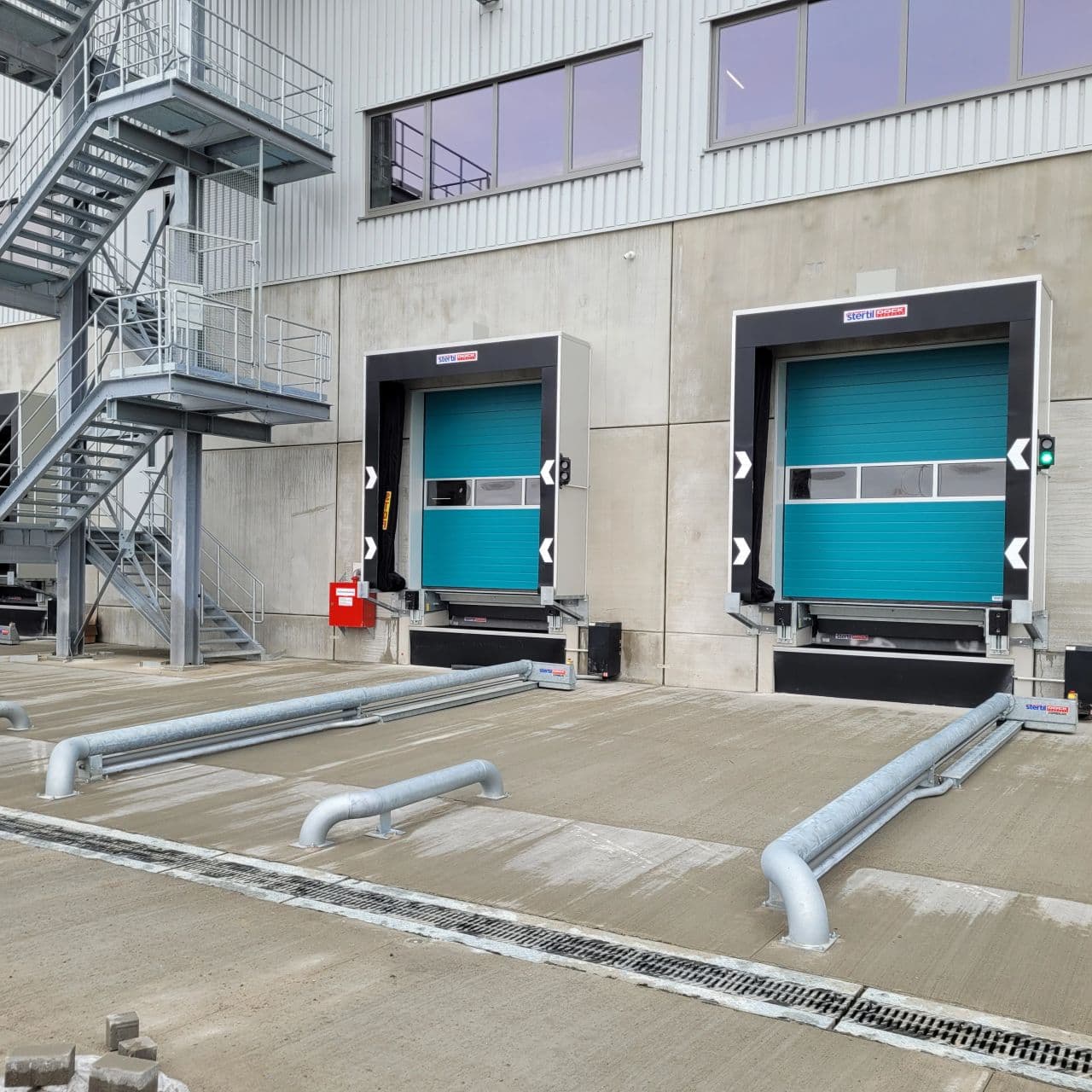 COMBILOK automatic vehicle restraint systems. Proven reliability under intensive use.