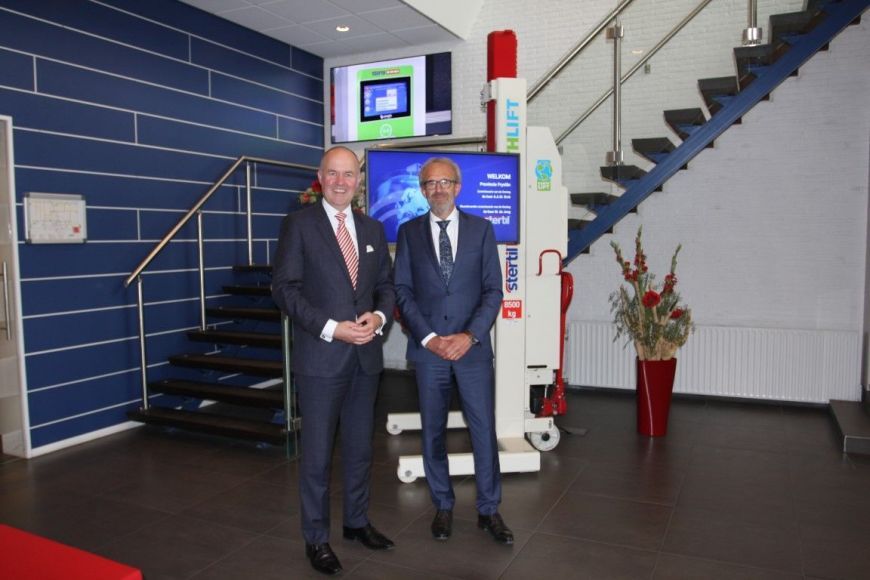CvdK Arno Brok (links) met Stertil Group CEO Ulbe Bijlsma